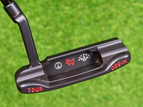 scotty cameron tour only 3x black carbon steel masterful 009m circle t 350g putter with peace sign tour bulldog and 7 point crowns stampings and extreme toe circle t stamp golf club