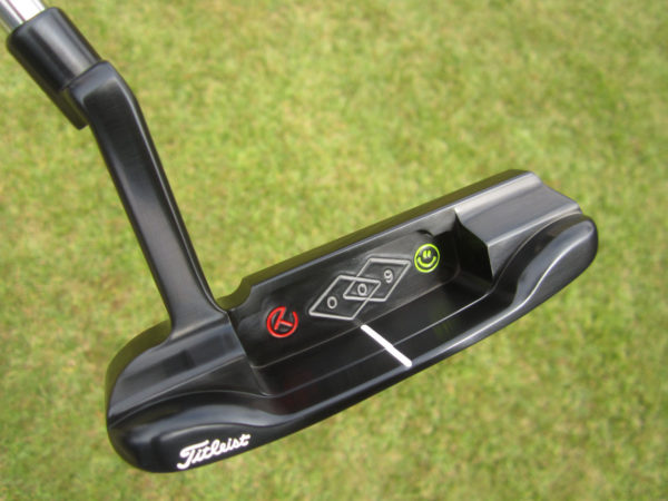 scotty cameron tour only brushed black carbon 009 prototype circle t 350g putter with retro stamp and smiley face stamp golf club